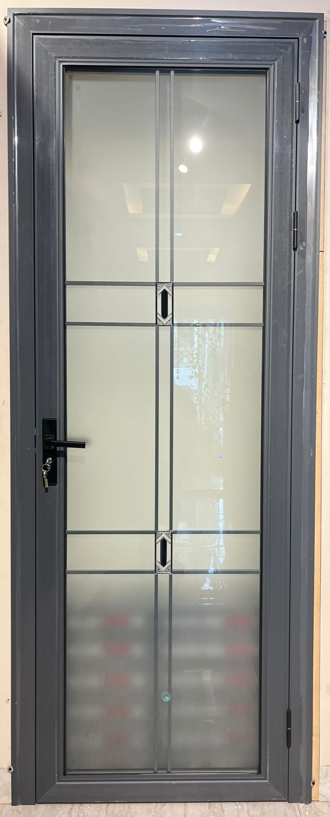 GLASS DOOR GREY