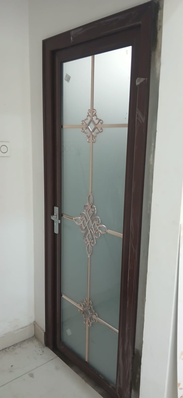 GLASS DOOR MALTA